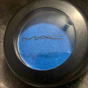 HOW ROYAL MAC EYESHADOW